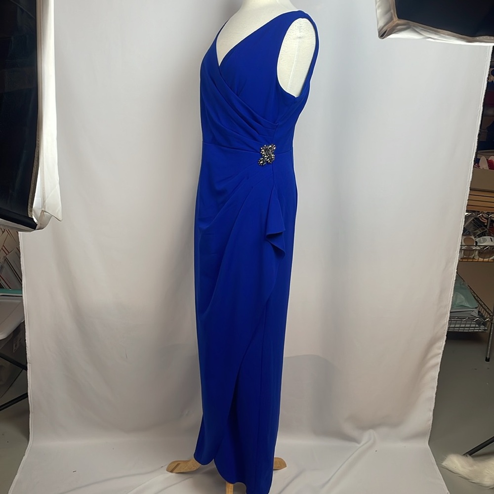 SLNY Slimming Long Ruched Gown with Ruffle - Picture 6 of 11